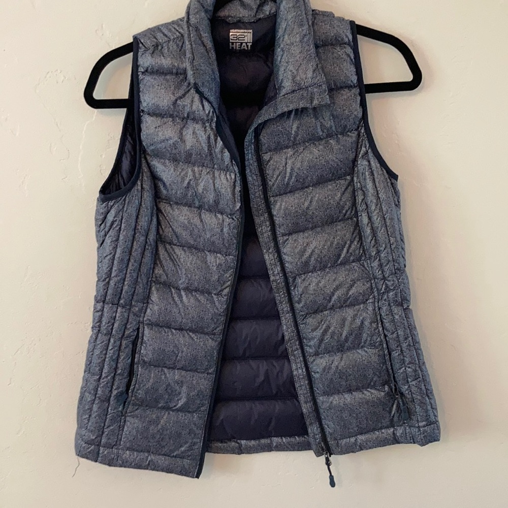 Weather proof. Size small. A shiny blue